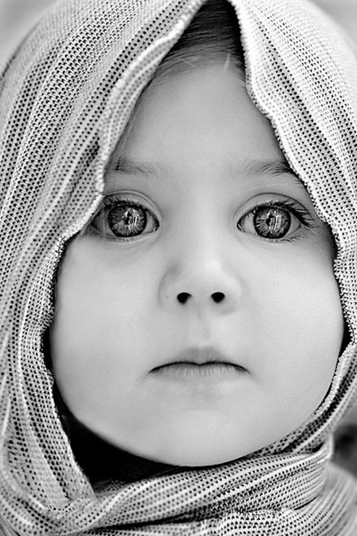 curious eyes of a child