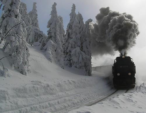 Train-snow-winter-steam