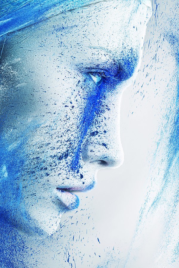 Alex-Buts-photography-woman-portrait-blue
