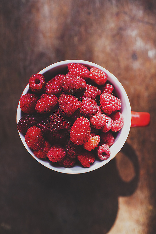 raspberries-red-fruit-sweet