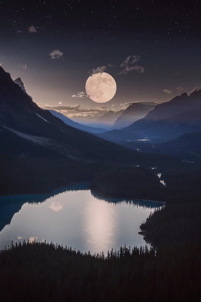 peyto-lake-full-moon-banff-canada