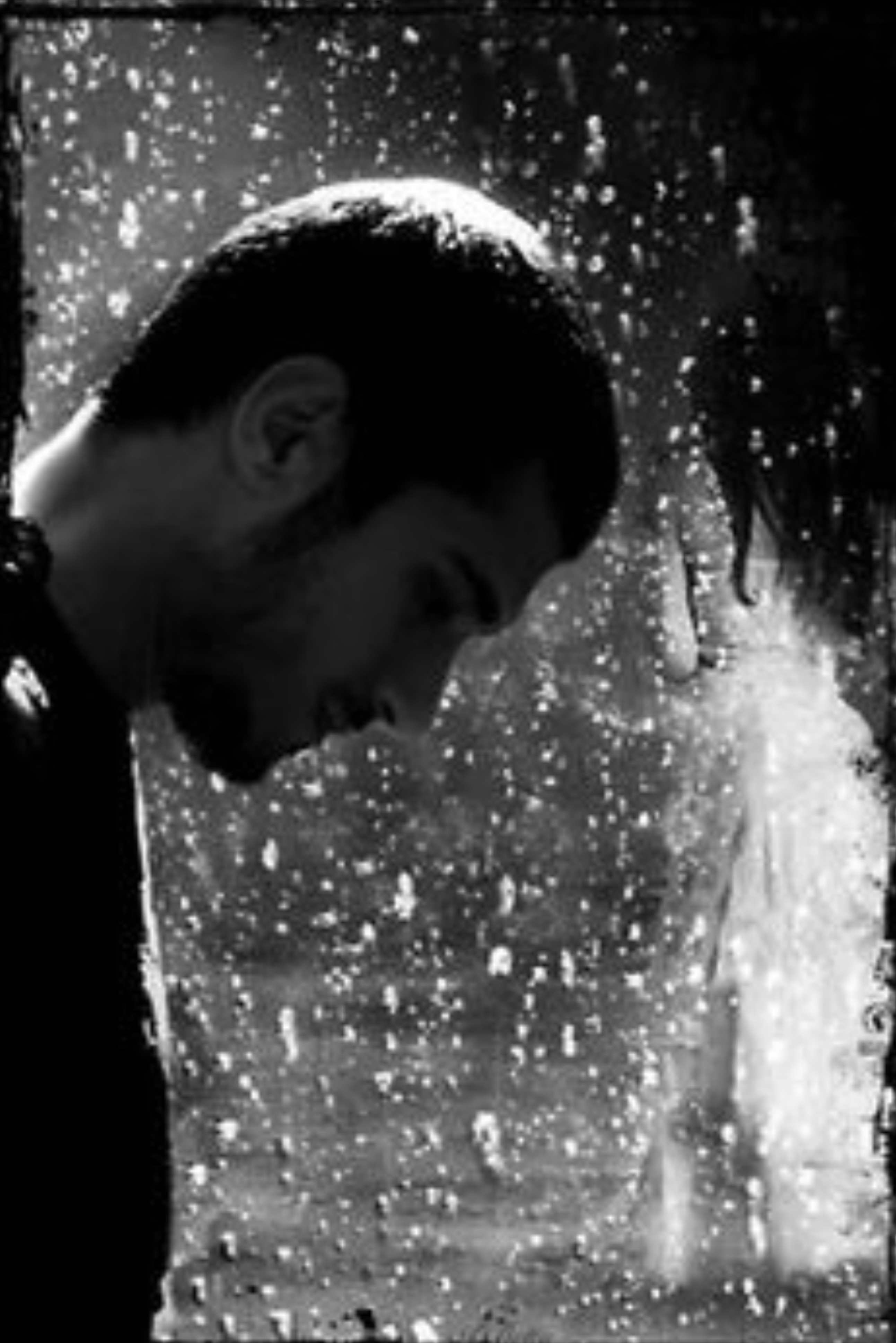 Вздох плачущего. Девушка грустит. Грустный человек. Грустные gif. Вытирает слезы.